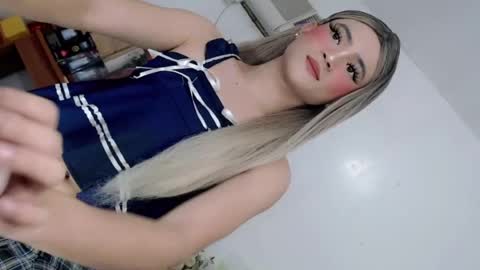 Snapshot of sophieslutx chatting on July 27, 2026, 10:44 am SOPHIEX online show from July 27, 2026, 10:44 am