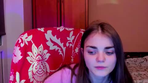 Snapshot of sophiesuvi chatting on December 1, 2025, 6:35 pm Sophie and my bestie Mandy online show from December 1, 2025, 6:35 pm