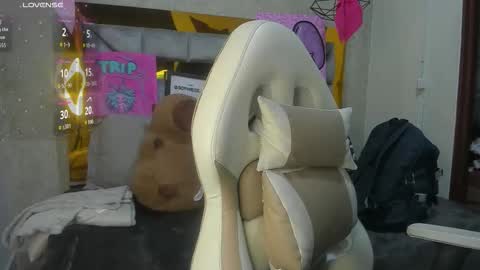   Sophie  online show from November 23, 2025, 8:08 pm