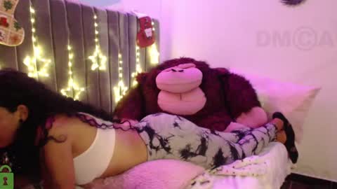 Snapshot of sophiia_dreams chatting on December 22, 2024, 1:34 am Sophia this is not my real name online show from December 22, 2024, 1:34 am