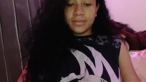 Snapshot of sophiia_dreams chatting on November 25, 2025, 1:05 am Sophia this is not my real name online show from November 25, 2025, 1:05 am