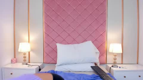 Sophie online show from February 21, 2025, 6:48 pm