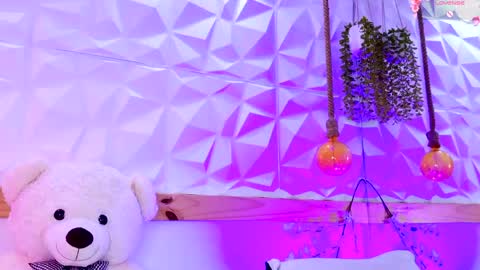Snapshot of sopphiaa_payton chatting on June 4, 2026, 4:35 pm Sophie online show from June 4, 2026, 4:35 pm