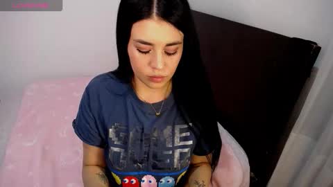 Snapshot of sopphy_white chatting on January 16, 2026, 10:58 pm Sophy online show from January 16, 2026, 10:58 pm