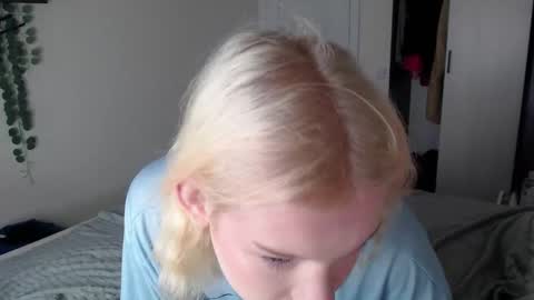 Snapshot of soska_albinosk chatting on December 2, 2025, 11:48 am soska_albinosk online show from December 2, 2025, 11:48 am