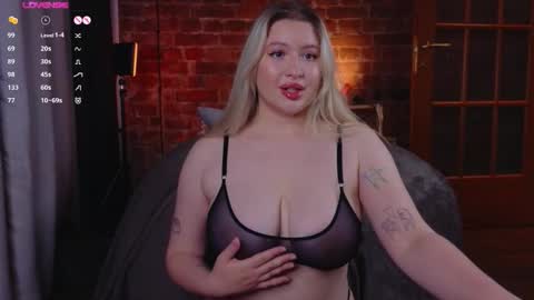 Snapshot of soulmeinme chatting on November 4, 2025, 8:08 pm soulmeinme online show from November 4, 2025, 8:08 pm