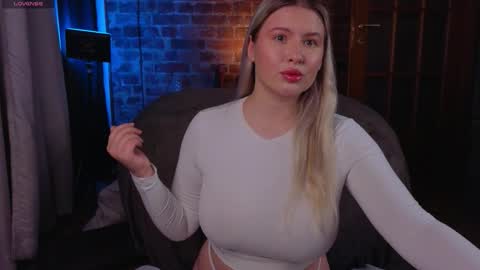 Snapshot of soulmeinme chatting on November 12, 2025, 8:48 am soulmeinme online show from November 12, 2025, 8:48 am