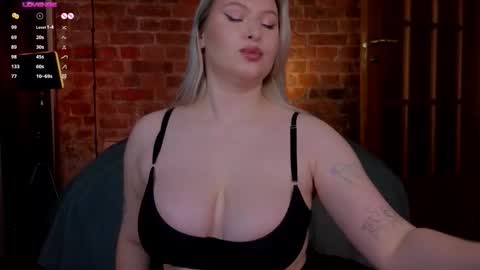 Snapshot of soulmeinme chatting on November 20, 2025, 8:19 pm soulmeinme online show from November 20, 2025, 8:19 pm