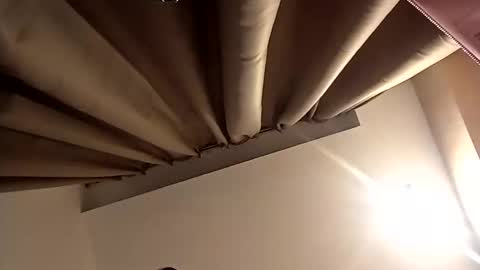 Candy   online show from October 5, 2025, 4:49 pm