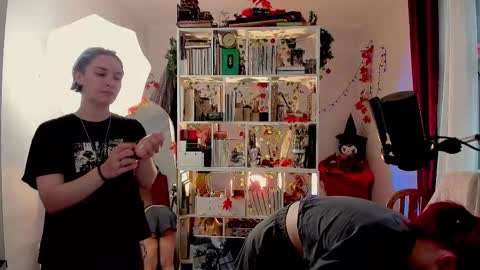 Snapshot of sova_energy chatting on November 4, 2025, 1:43 pm Leah online show from November 4, 2025, 1:43 pm