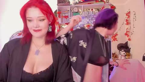 Snapshot of sova_energy chatting on December 1, 2025, 3:22 am Leah online show from December 1, 2025, 3:22 am