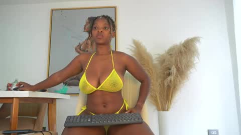 Snapshot of sow_fitt chatting on September 17, 2025, 2:30 pm sow_fitt online show from September 17, 2025, 2:30 pm