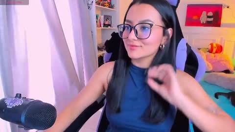 Lili online show from November 14, 2025, 9:02 pm