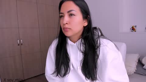 Snapshot of soy_miia chatting on January 24, 2025, 9:26 pm MIA online show from January 24, 2025, 9:26 pm