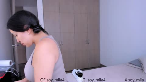Snapshot of soy_miia chatting on January 28, 2025, 10:45 pm MIA online show from January 28, 2025, 10:45 pm