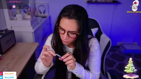 Luisa    online show from December 16, 2025, 10:48 pm