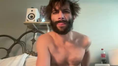 Snapshot of spacecase843 chatting on January 19, 2025, 4:46 pm TrndSettrz online show from January 19, 2025, 4:46 pm