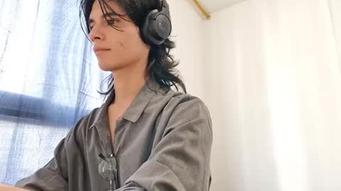 Roger online show from March 5, 2025, 7:27 pm