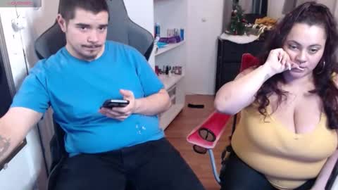 spanishcouple4255 online show from December 20, 2025, 7:54 pm