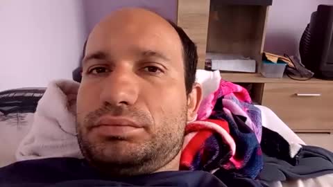 Snapshot of sparei7 chatting on April 17, 2026, 8:28 am Snaiky online show from April 17, 2026, 8:28 am