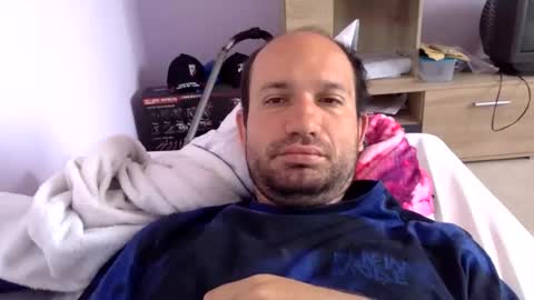 Snapshot of sparei7 chatting on April 20, 2026, 9:23 am Snaiky online show from April 20, 2026, 9:23 am