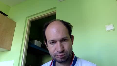 Snapshot of sparei7 chatting on May 14, 2026, 9:27 am Snaiky online show from May 14, 2026, 9:27 am