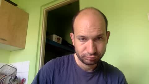 Snapshot of sparei7 chatting on May 24, 2026, 8:52 am Snaiky online show from May 24, 2026, 8:52 am