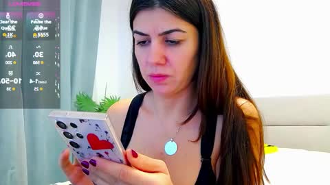 sparkly_eve online show from January 8, 2025, 2:03 pm