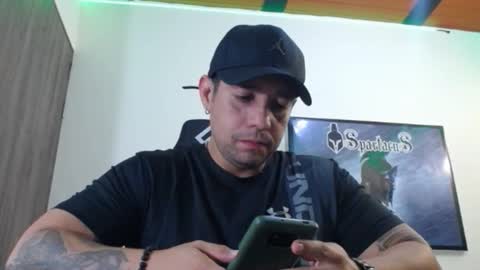 Snapshot of spartacus_cam chatting on October 31, 2025, 5:52 am online show from October 31, 2025, 5:52 am