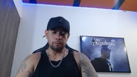 Snapshot of spartacus_cam chatting on November 12, 2025, 6:25 am online show from November 12, 2025, 6:25 am