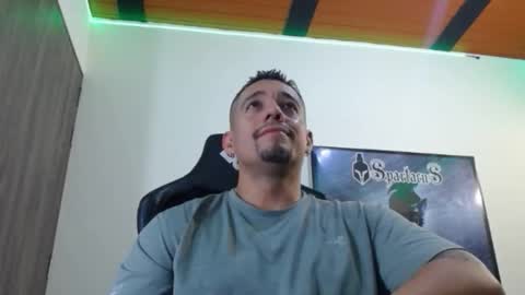 Snapshot of spartacus_cam chatting on November 19, 2025, 6:02 am online show from November 19, 2025, 6:02 am