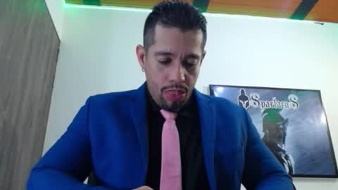 Snapshot of spartacus_cam chatting on November 30, 2025, 5:55 am online show from November 30, 2025, 5:55 am