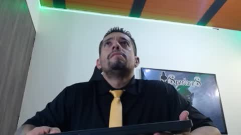 Snapshot of spartacus_cam chatting on December 3, 2025, 5:37 am online show from December 3, 2025, 5:37 am