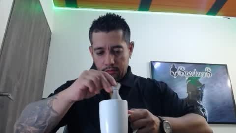 Snapshot of spartacus_cam chatting on December 16, 2025, 5:23 am online show from December 16, 2025, 5:23 am