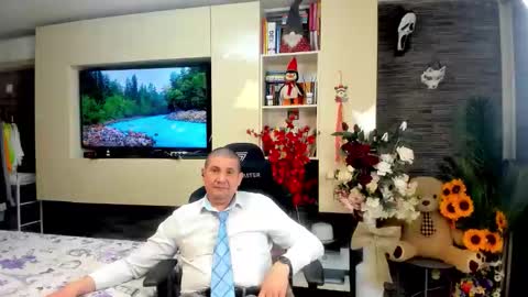 Snapshot of spartandaddy48 chatting on May 5, 2026, 11:02 pm Spartan online show from May 5, 2026, 11:02 pm