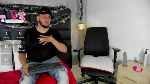 Snapshot of spencer_lunabigttss chatting on December 14, 2025, 12:32 pm spencer_lunabigttss online show from December 14, 2025, 12:32 pm