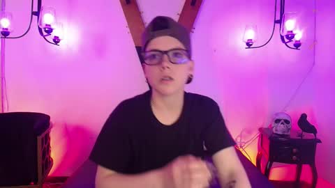 spencerm_ online show from November 17, 2025, 8:47 pm