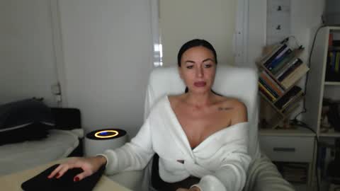 Carla online show from October 13, 2025, 4:51 pm