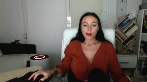 Carla online show from October 16, 2025, 3:24 pm