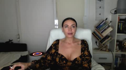 Carla online show from October 18, 2025, 4:08 pm