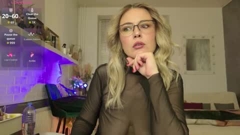 Snapshot of spicyhotmilf chatting on March 18, 2026, 2:15 am Lexsy online show from March 18, 2026, 2:15 am