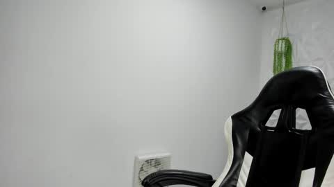 Snapshot of spiderdann_01 chatting on March 19, 2026, 2:37 am spiderdann_01 online show from March 19, 2026, 2:37 am