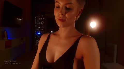 Elizabeth online show from October 12, 2025, 4:39 pm