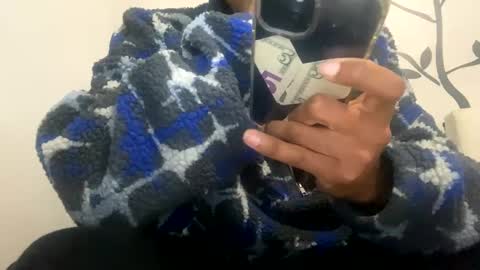 Snapshot of splash516634 chatting on February 17, 2025, 4:15 pm Twitter Toxiceli2 online show from February 17, 2025, 4:15 pm