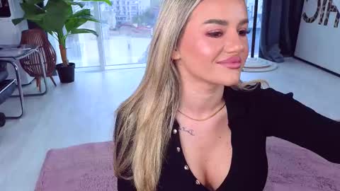 Snapshot of spoilm3mor3 chatting on October 27, 2025, 12:09 pm Anna online show from October 27, 2025, 12:09 pm