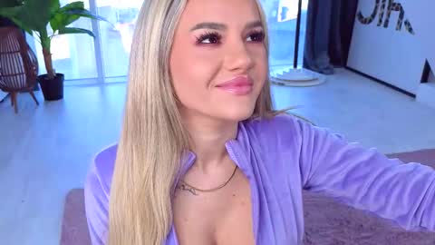 Snapshot of spoilm3mor3 chatting on October 29, 2025, 11:45 am Anna online show from October 29, 2025, 11:45 am