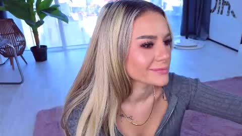 Snapshot of spoilm3mor3 chatting on November 2, 2025, 11:12 am Anna online show from November 2, 2025, 11:12 am