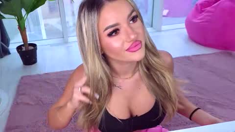 Snapshot of spoilm3mor3 chatting on November 30, 2025, 11:03 am Anna online show from November 30, 2025, 11:03 am