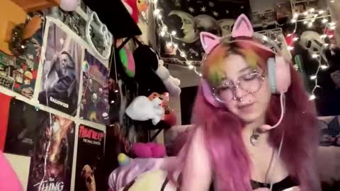 Snapshot of spookysanrihoe chatting on May 10, 2026, 12:16 am Pixie online show from May 10, 2026, 12:16 am