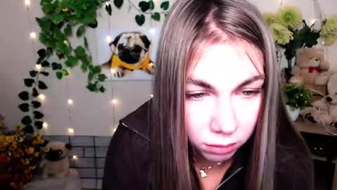 Karina online show from November 11, 2025, 9:09 am